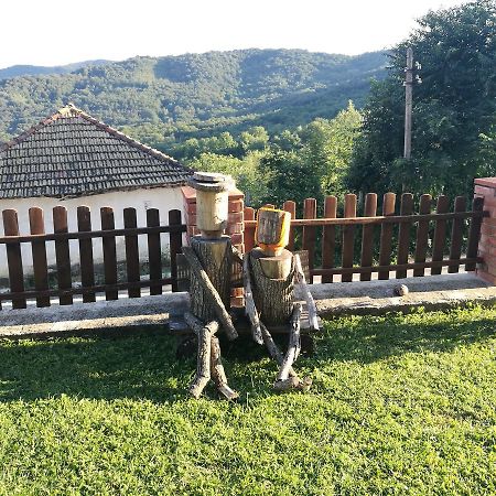 Family Hotel Lipite Tipchenitsa ภายนอก รูปภาพ