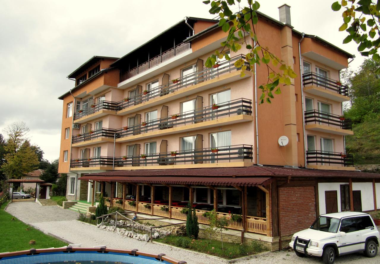 Family Hotel Lipite Tipchenitsa ภายนอก รูปภาพ