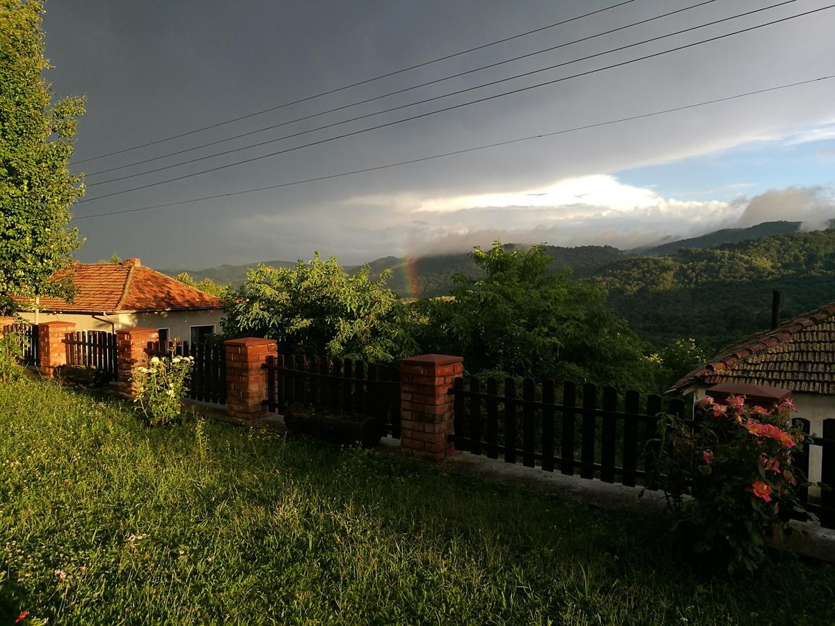 Family Hotel Lipite Tipchenitsa ภายนอก รูปภาพ