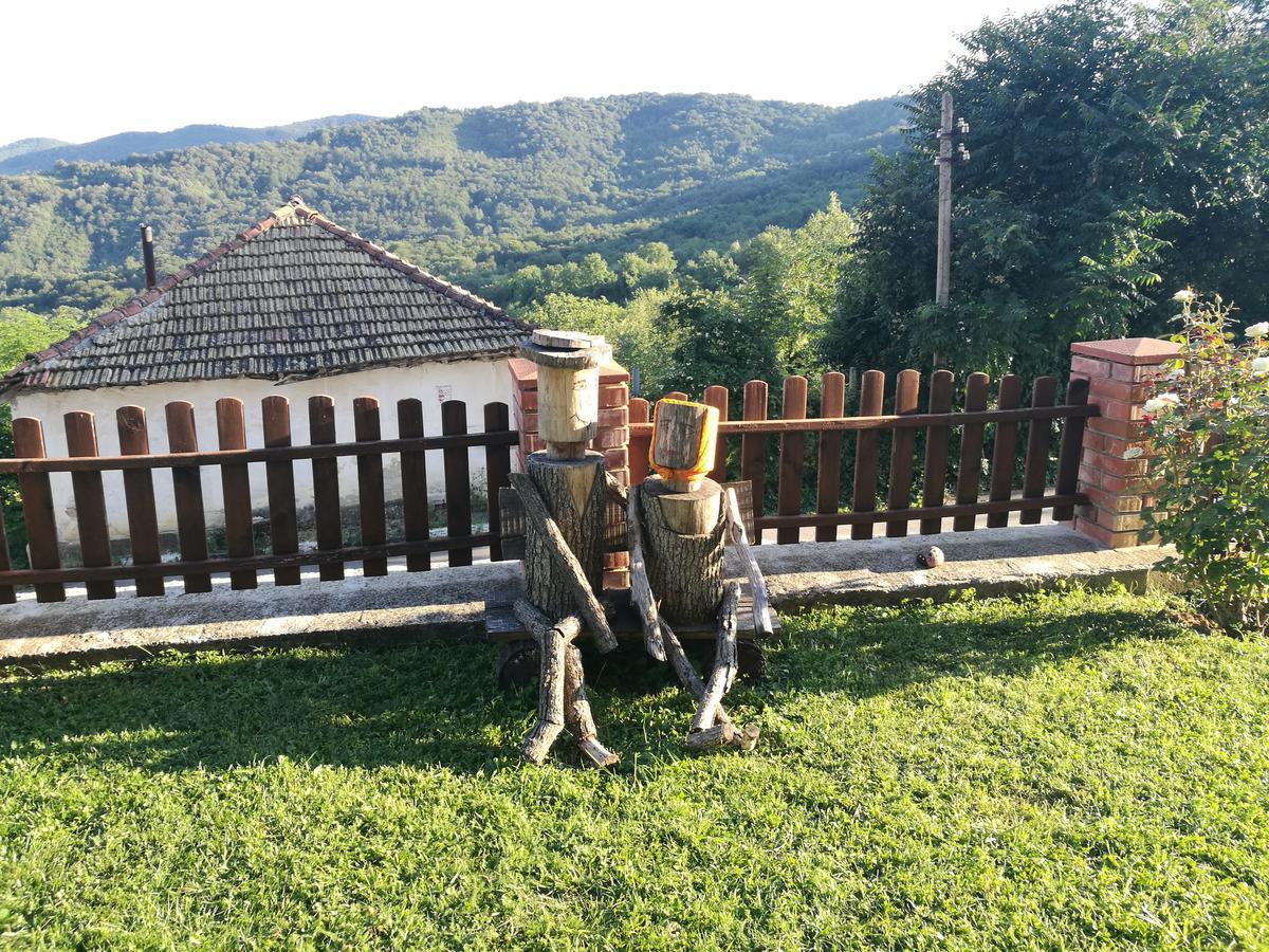 Family Hotel Lipite Tipchenitsa ภายนอก รูปภาพ