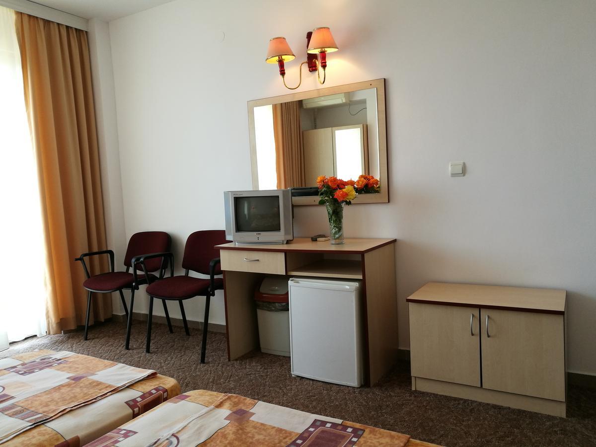 Family Hotel Lipite Tipchenitsa ภายนอก รูปภาพ