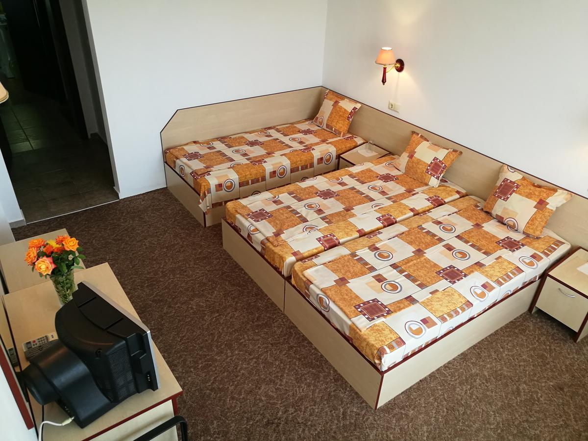 Family Hotel Lipite Tipchenitsa ภายนอก รูปภาพ