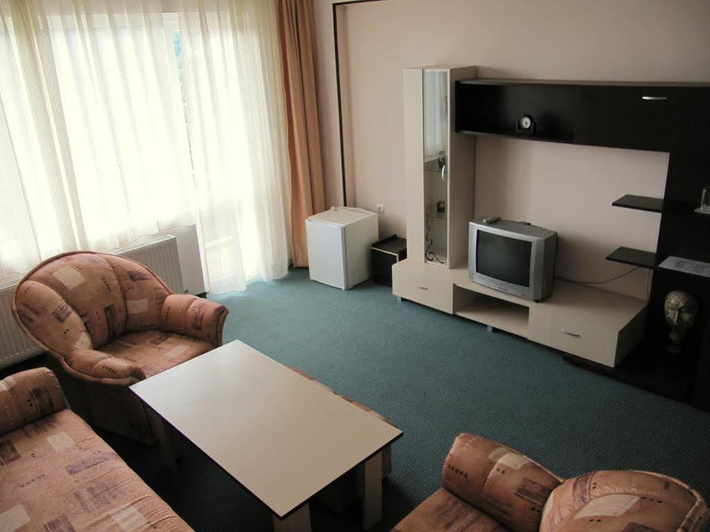 Family Hotel Lipite Tipchenitsa ภายนอก รูปภาพ