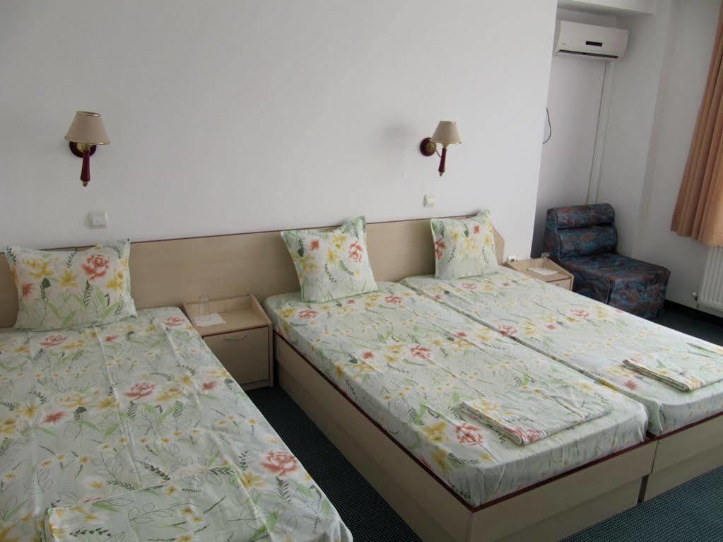 Family Hotel Lipite Tipchenitsa ภายนอก รูปภาพ