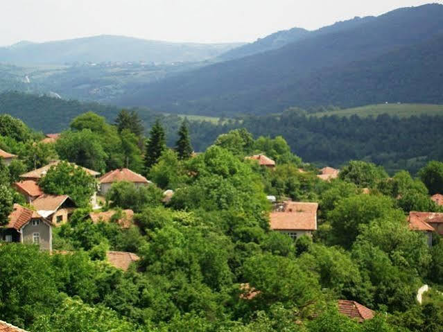 Family Hotel Lipite Tipchenitsa ภายนอก รูปภาพ